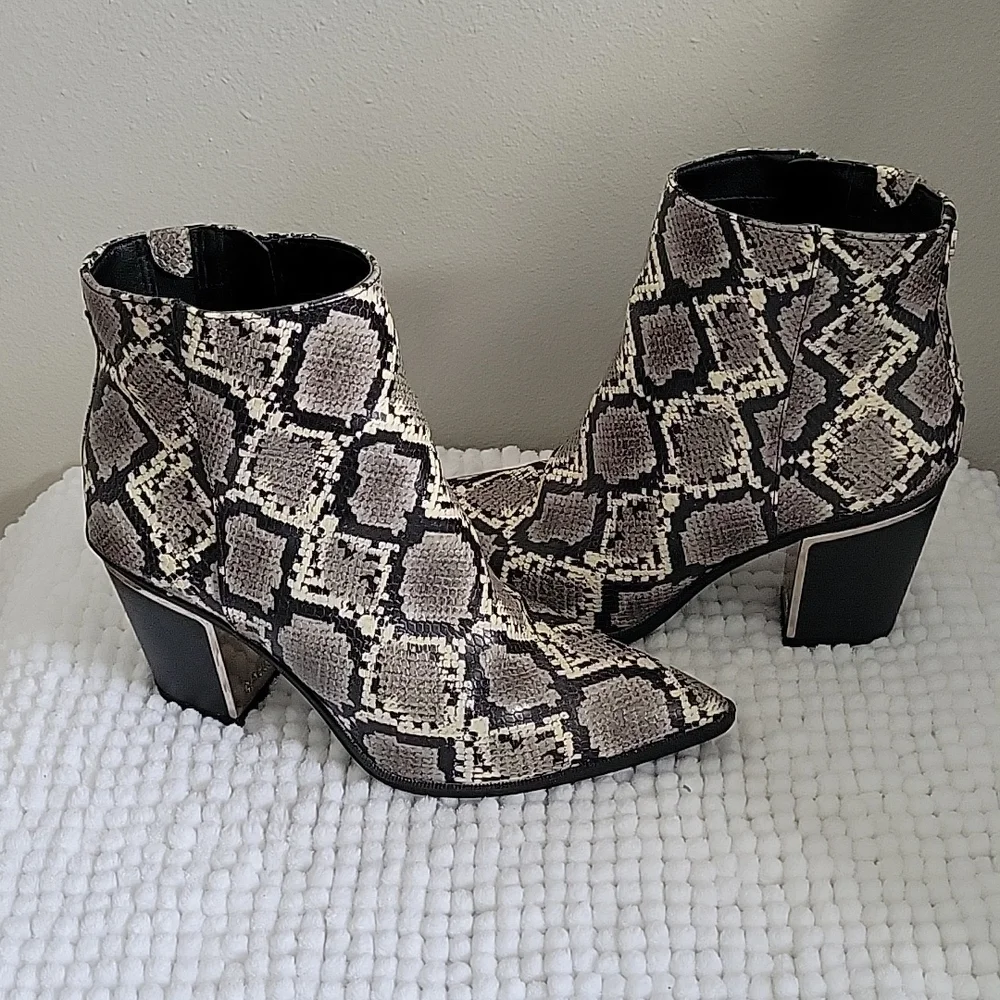 Gray Animal Print - Picture 1 of 8